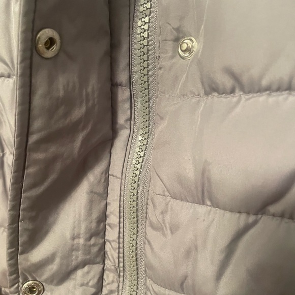Women’s GAP Puffer Vest sz Lg grey, snap and zip front - Picture 2 of 3